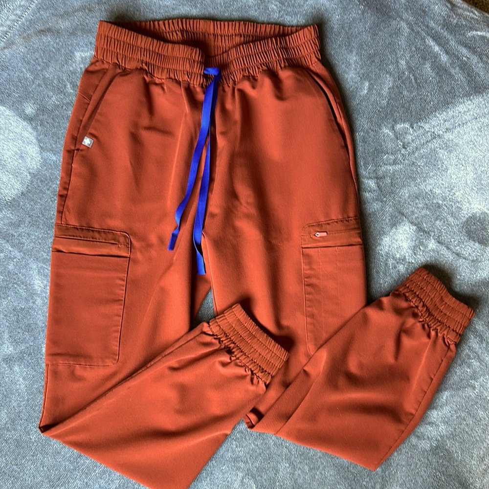 FIGS Women’s Scrub Pants. Color: Auburn